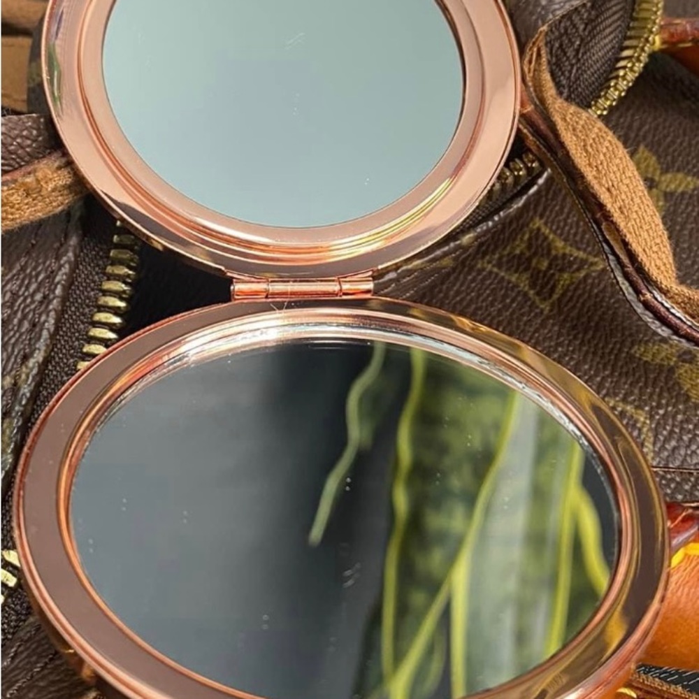 Compact Mirror - Picture 2 of 10